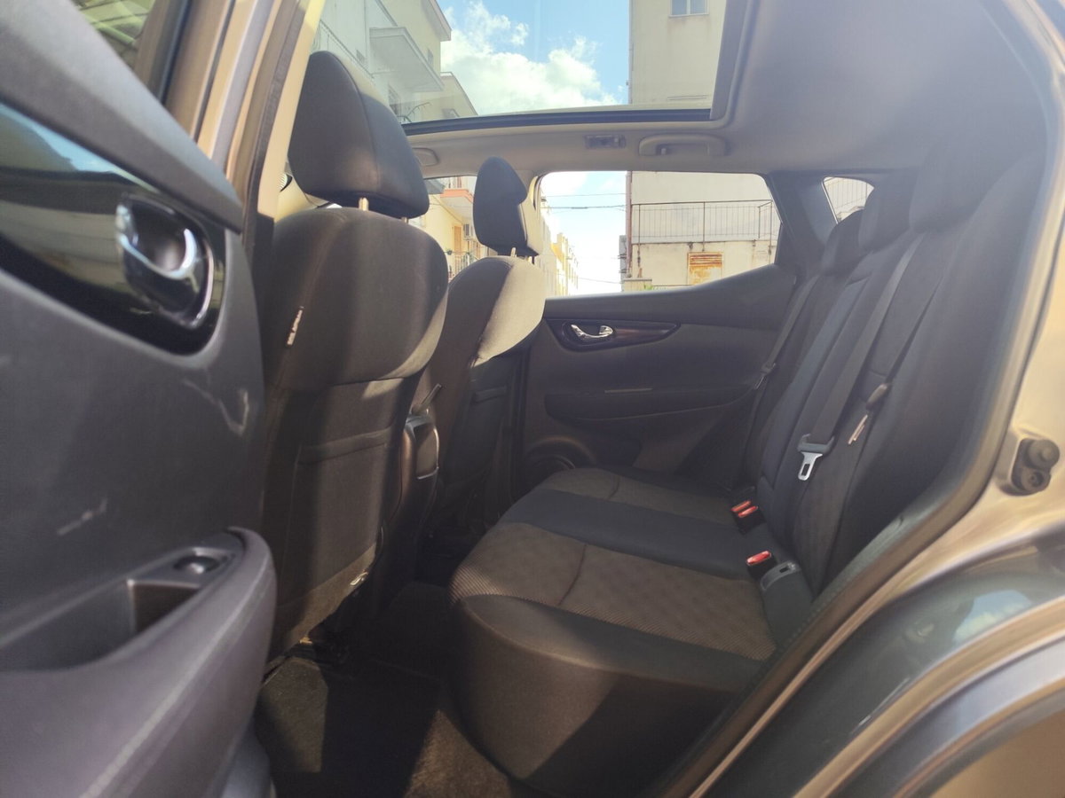Nissan Qashqai 1.5 dCi N-Connecta (15)