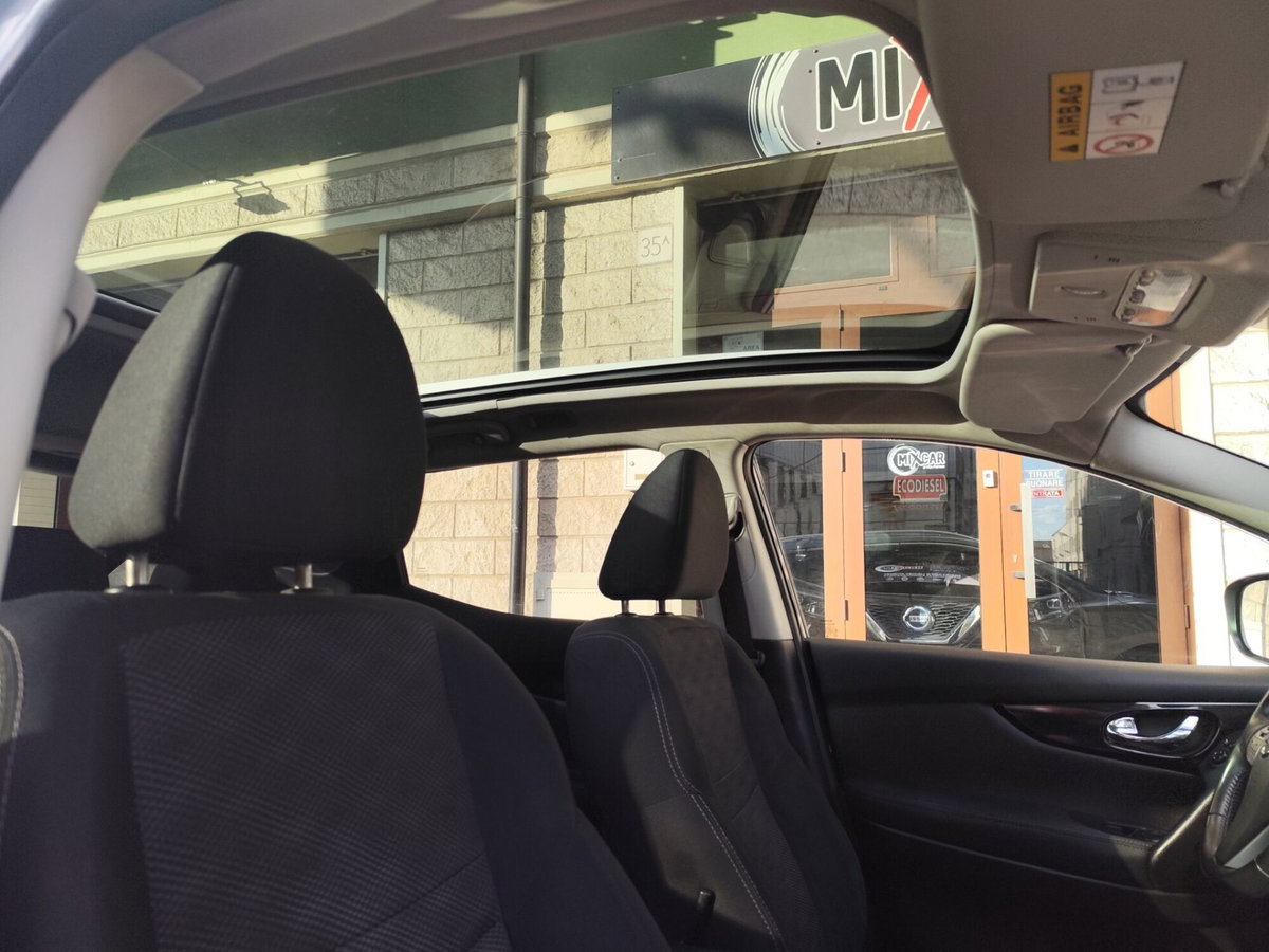 Nissan Qashqai 1.5 dCi N-Connecta (18)