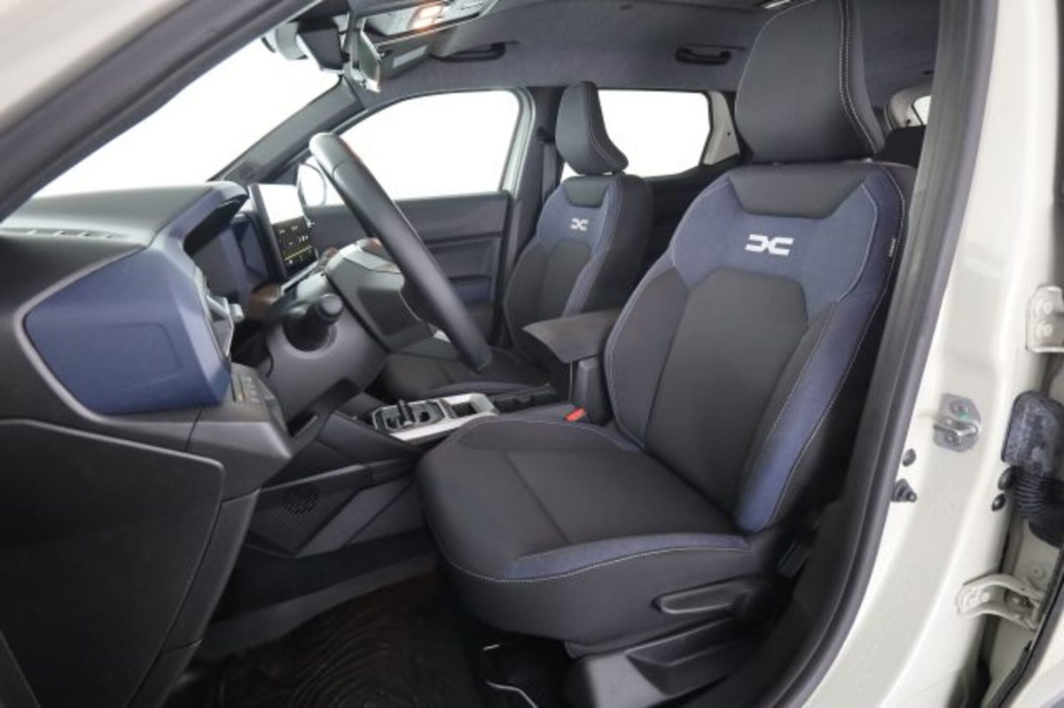 Dacia Duster 1.6 hybrid Journey 140cv (2)