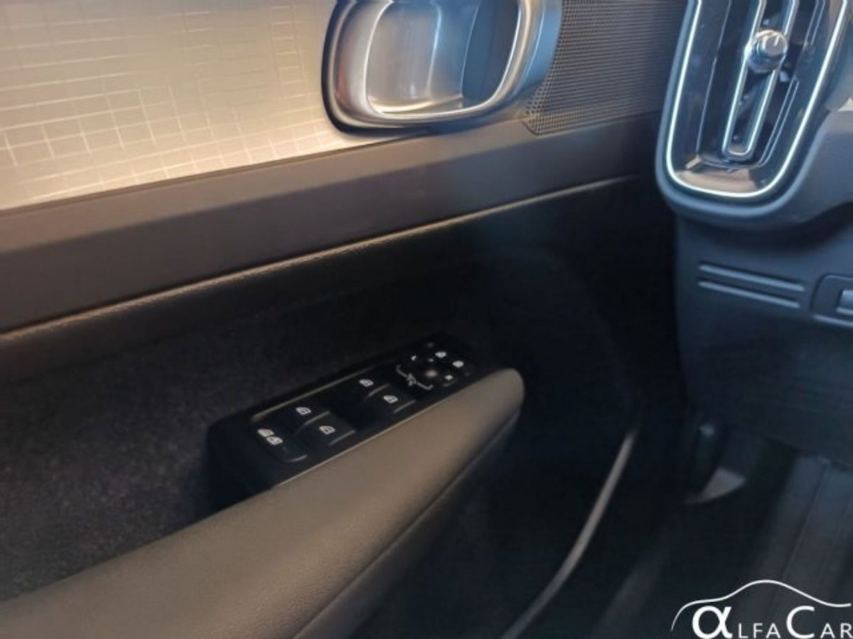 Volvo XC40 T5 Recharge Plug-in Hybrid Inscription Expression (18)