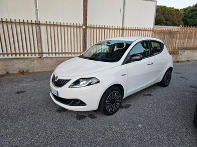Lancia Ypsilon 1.0 FireFly 5 porte S&S Hybrid Ecochic Gold usata