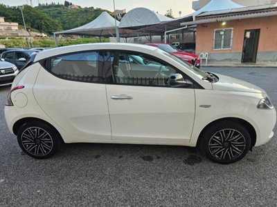 Lancia Ypsilon 1.0 FireFly 5 porte S&S Hybrid Ecochic Gold (4)