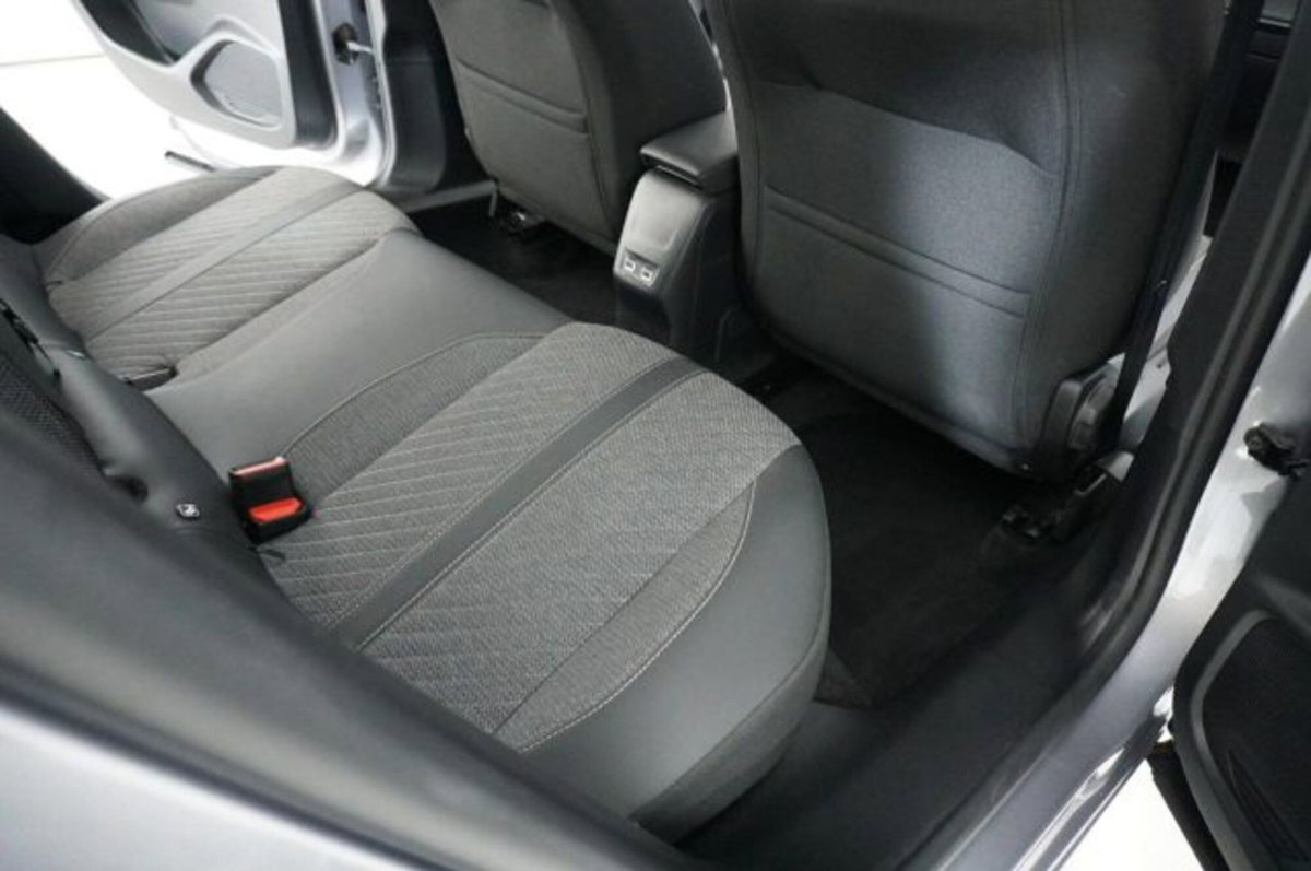 Peugeot 2008 1.2 puretech Allure s&s 100cv (11)