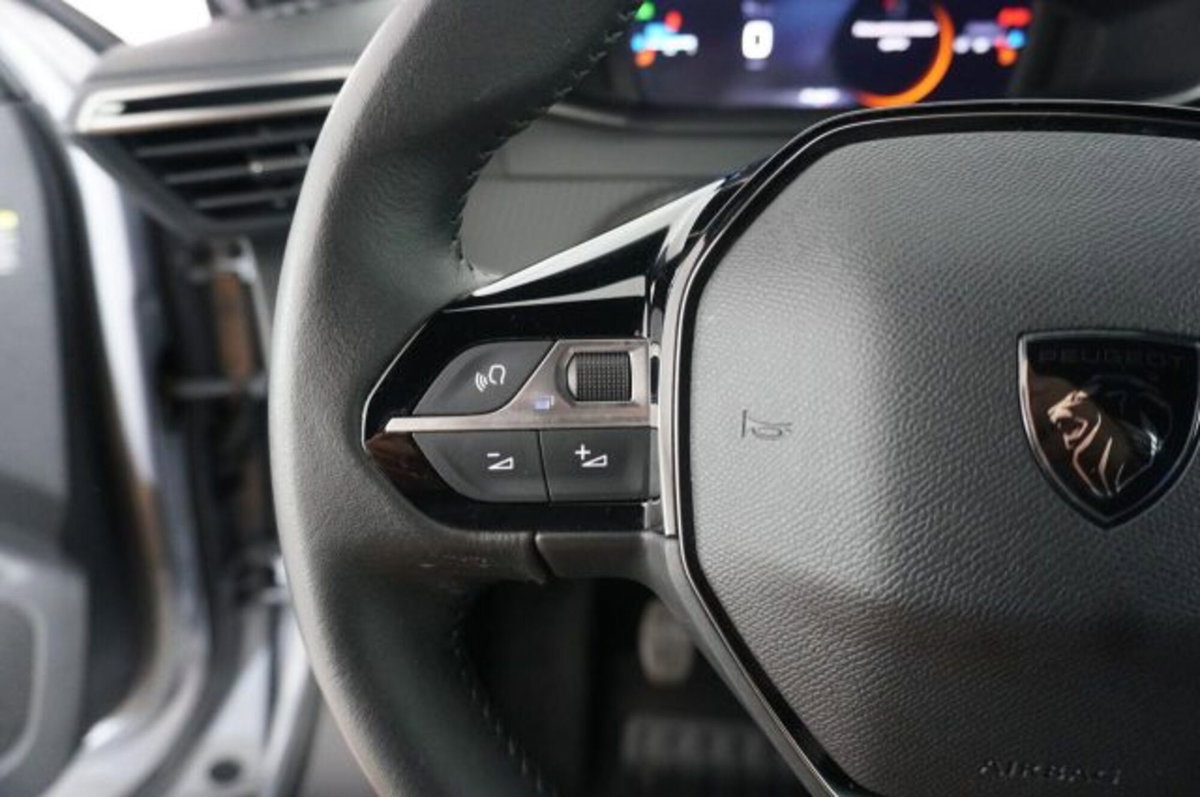Peugeot 2008 1.2 puretech Allure s&s 100cv (20)