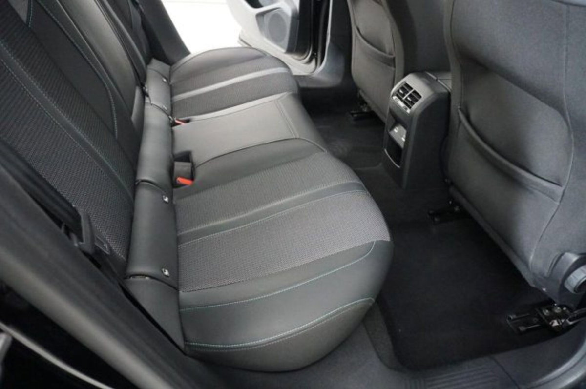Peugeot 408 1.2 hybrid Allure 136cv e-dsc6 (11)