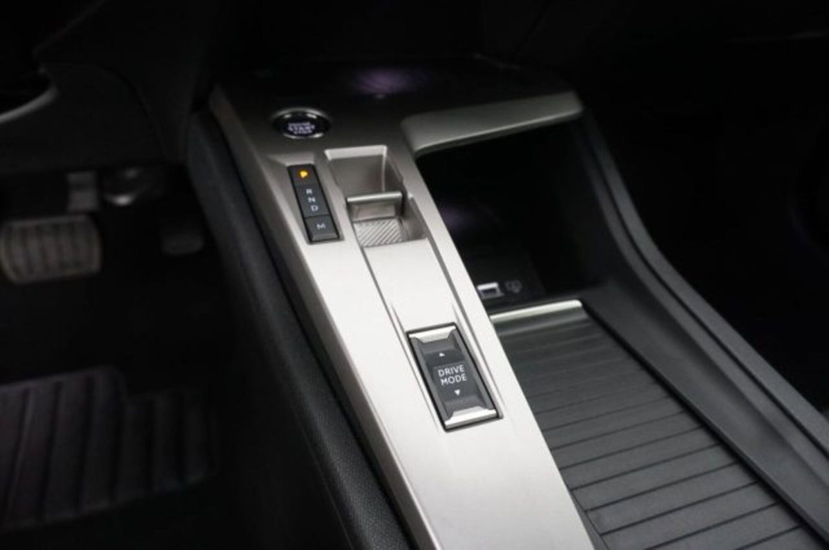 Peugeot 408 1.2 hybrid Allure 136cv e-dsc6 (13)