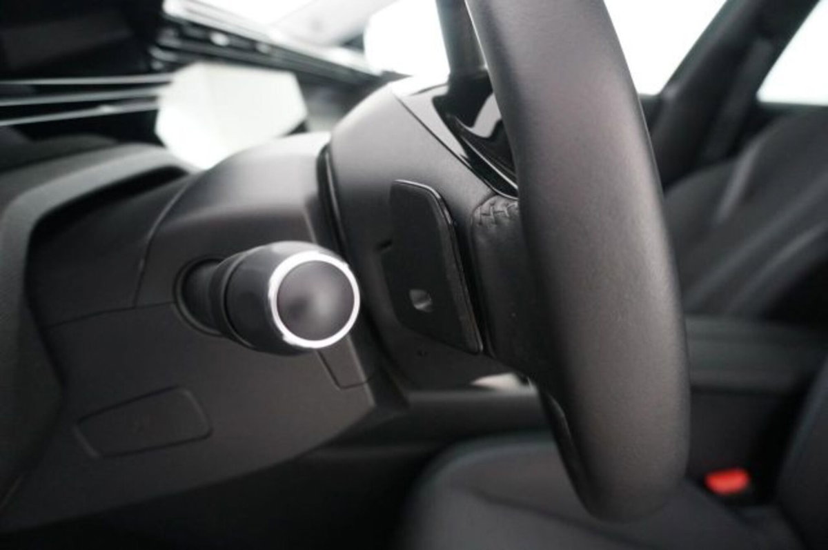 Peugeot 408 1.2 hybrid Allure 136cv e-dsc6 (20)