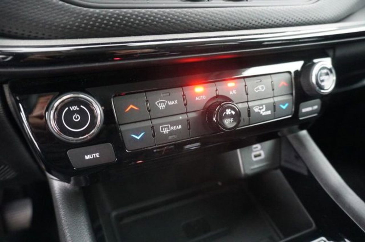 Jeep Compass 1.3 T4 240CV PHEV AT6 4xe Trailhawk (15)