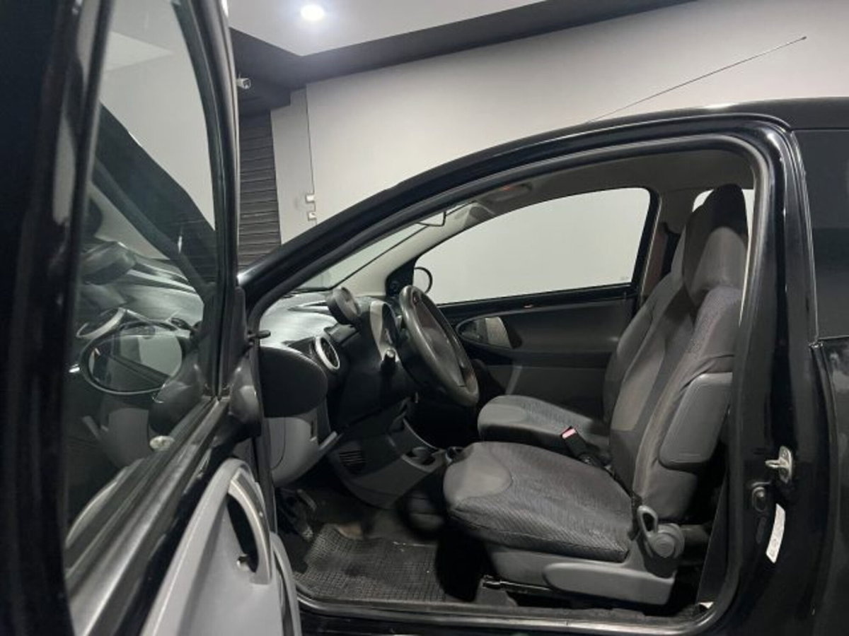 Peugeot 107 68CV 3p. Desir (5)