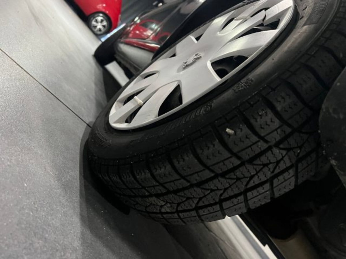 Peugeot 107 68CV 3p. Desir (8)