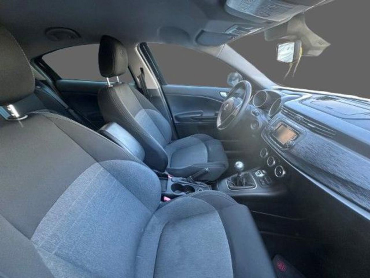 Alfa Romeo Giulietta 1.6 JTDm Giulietta 120cv (2)