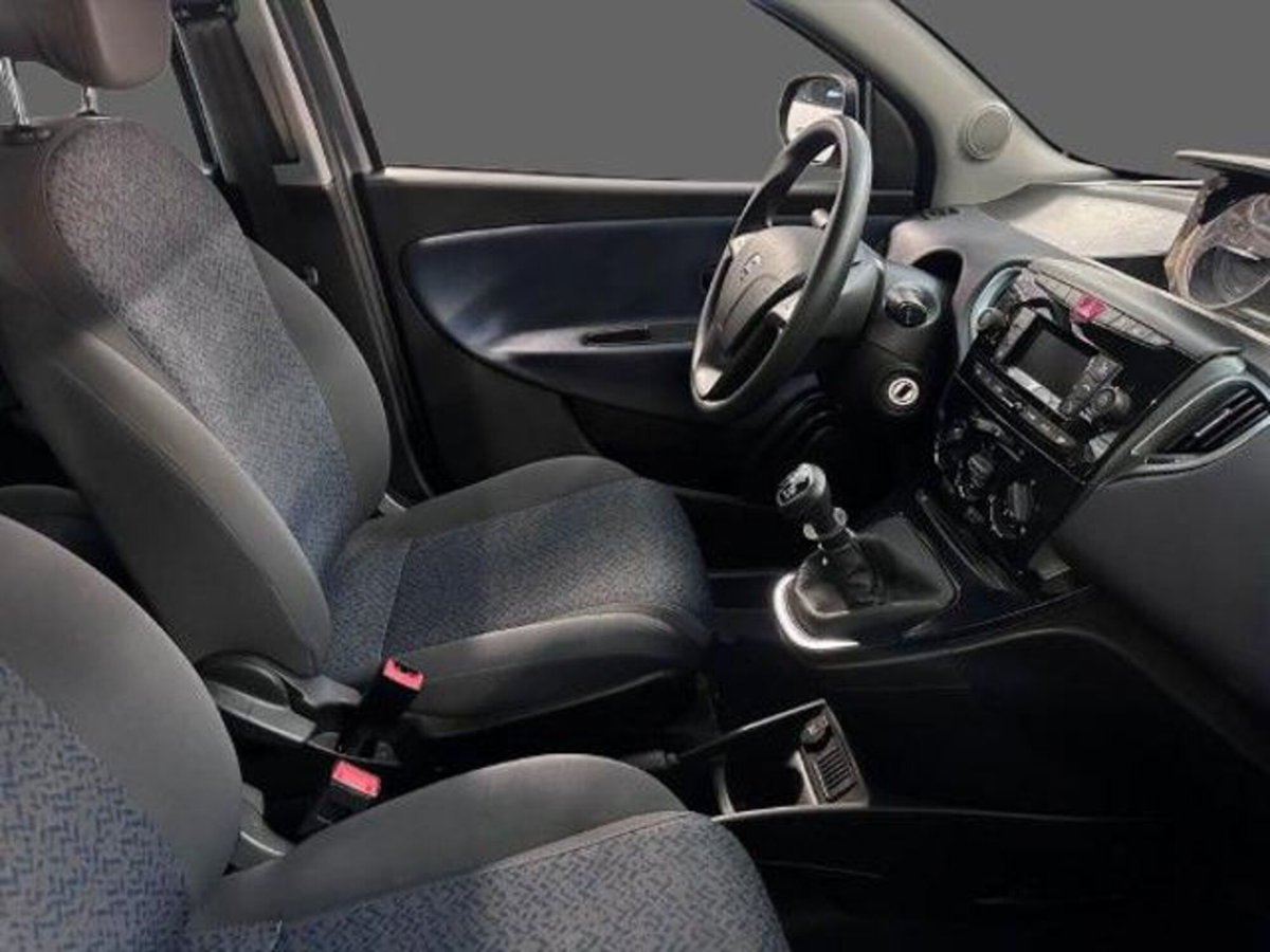 Lancia Ypsilon 1.0 FireFly 5 porte S&S Hybrid Gold Plus (2)