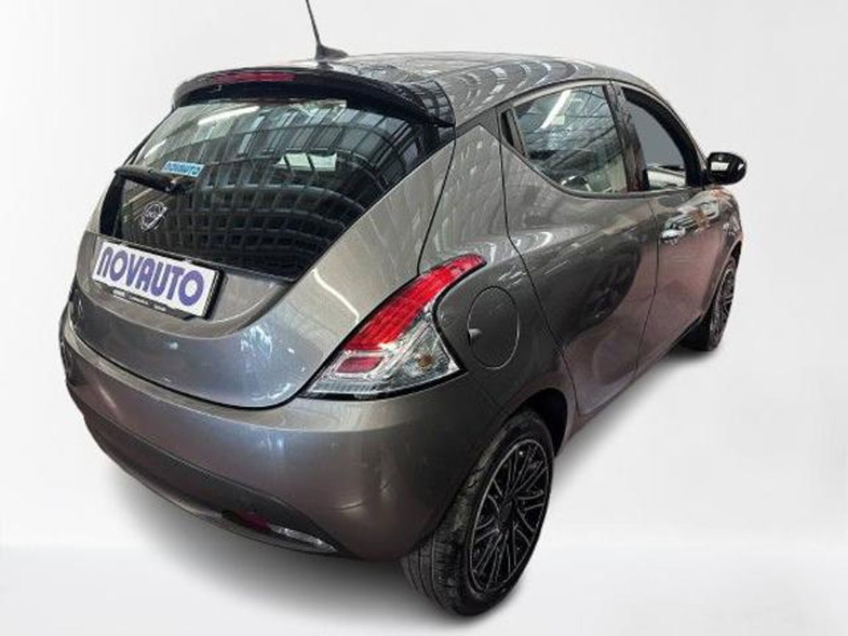 Lancia Ypsilon 1.0 FireFly 5 porte S&S Hybrid Gold Plus (4)