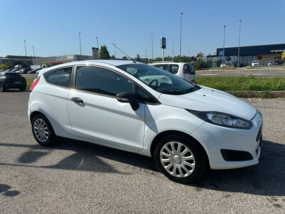 Ford Fiesta 1.5 TDCi 75CV 3 porte Titanium (5)
