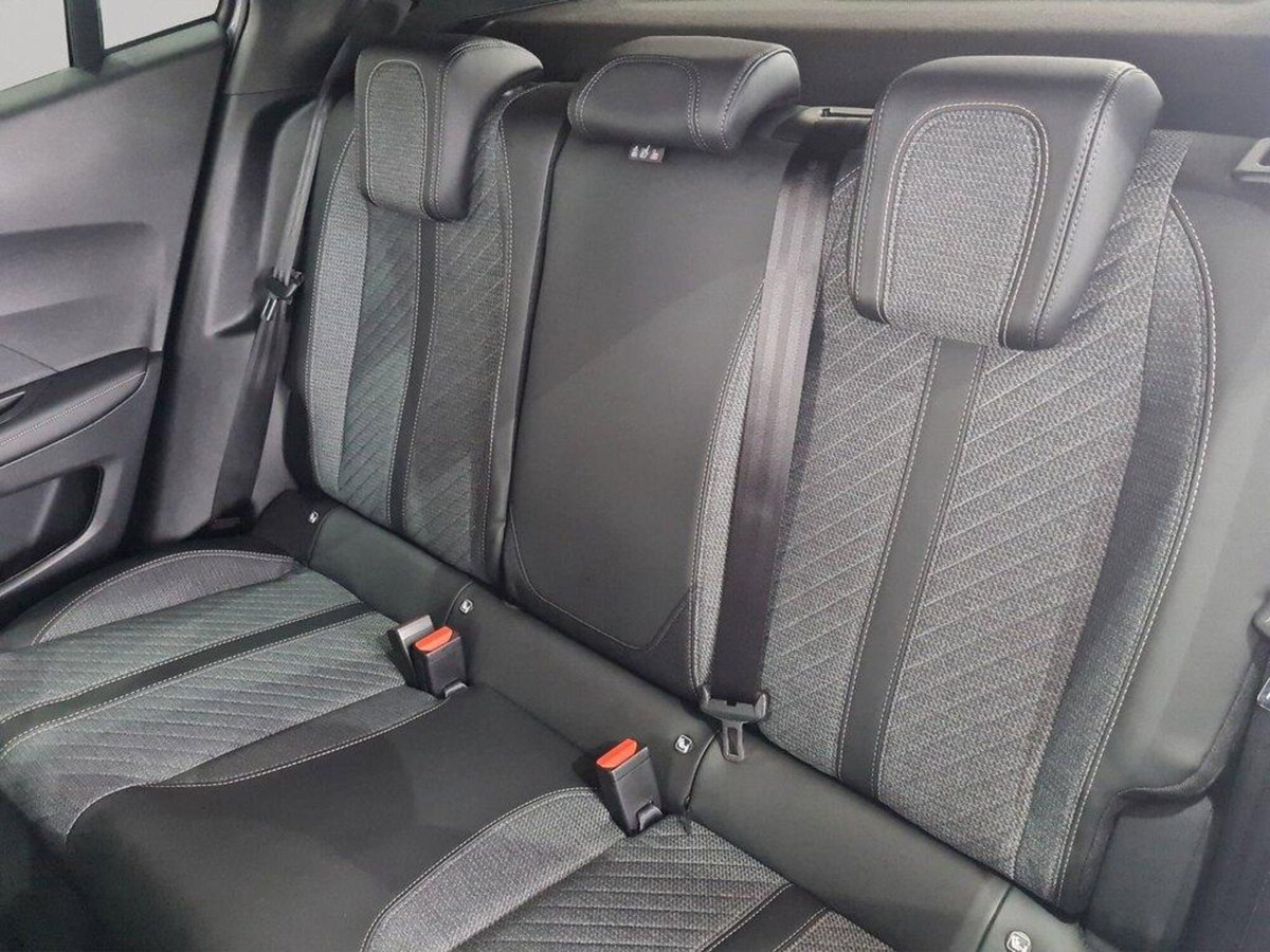 Peugeot 2008 1.2 puretech Allure s&s 100cv (11)