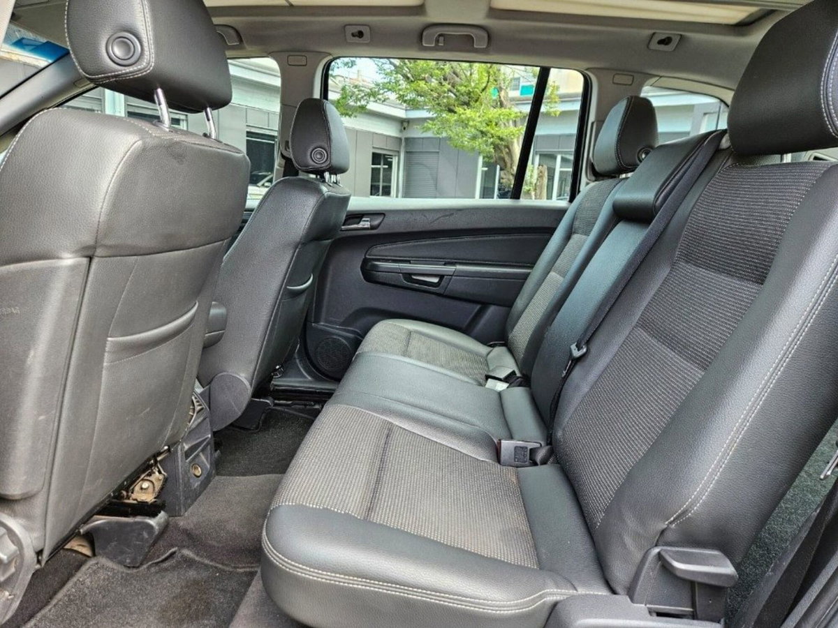 Opel Zafira 1.9 CDTI 120CV Cosmo (12)