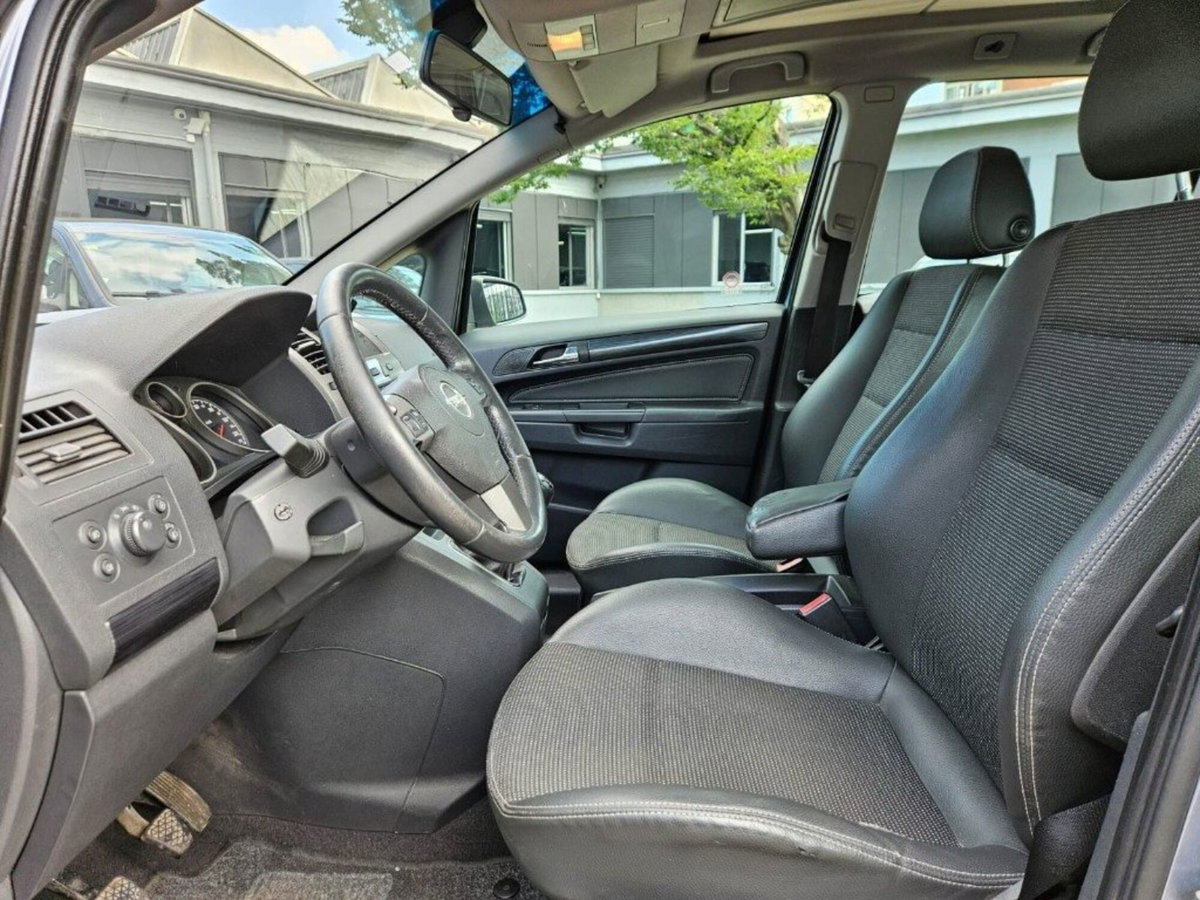 Opel Zafira 1.9 CDTI 120CV Cosmo (7)