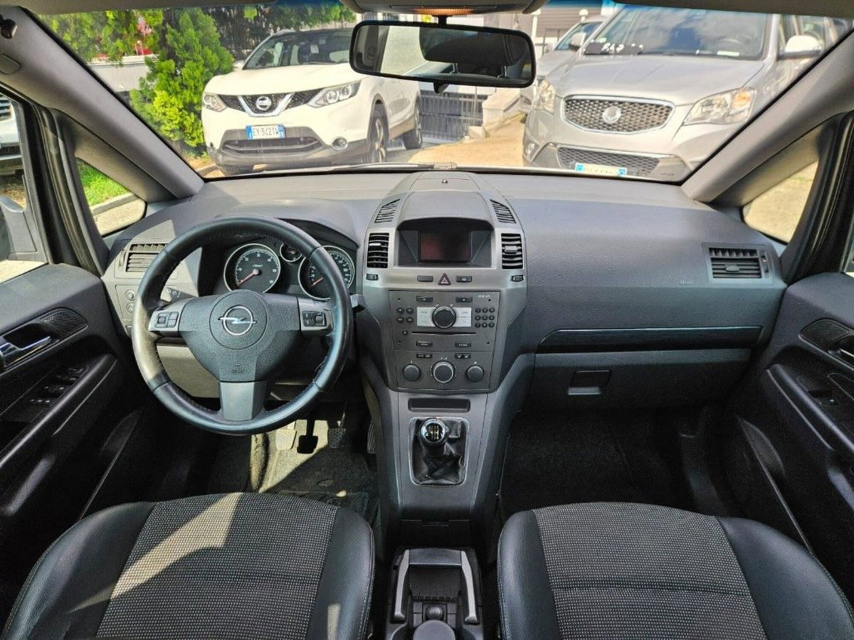 Opel Zafira 1.9 CDTI 120CV Cosmo (8)