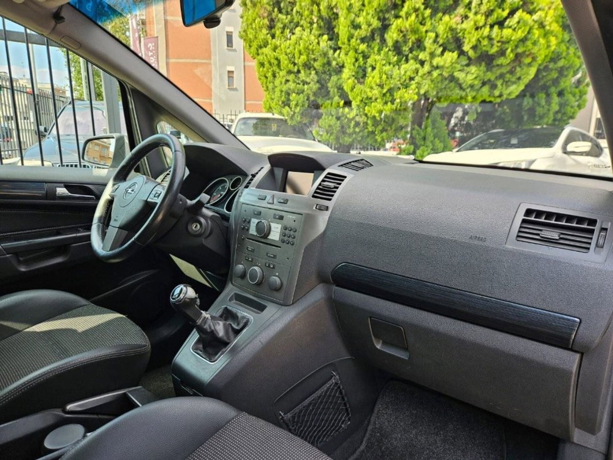 Opel Zafira 1.9 CDTI 120CV Cosmo (9)