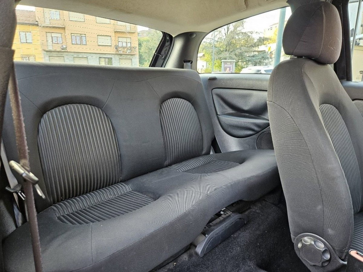 Lancia Ypsilon 1.3 MJT 75 CV Argento (11)