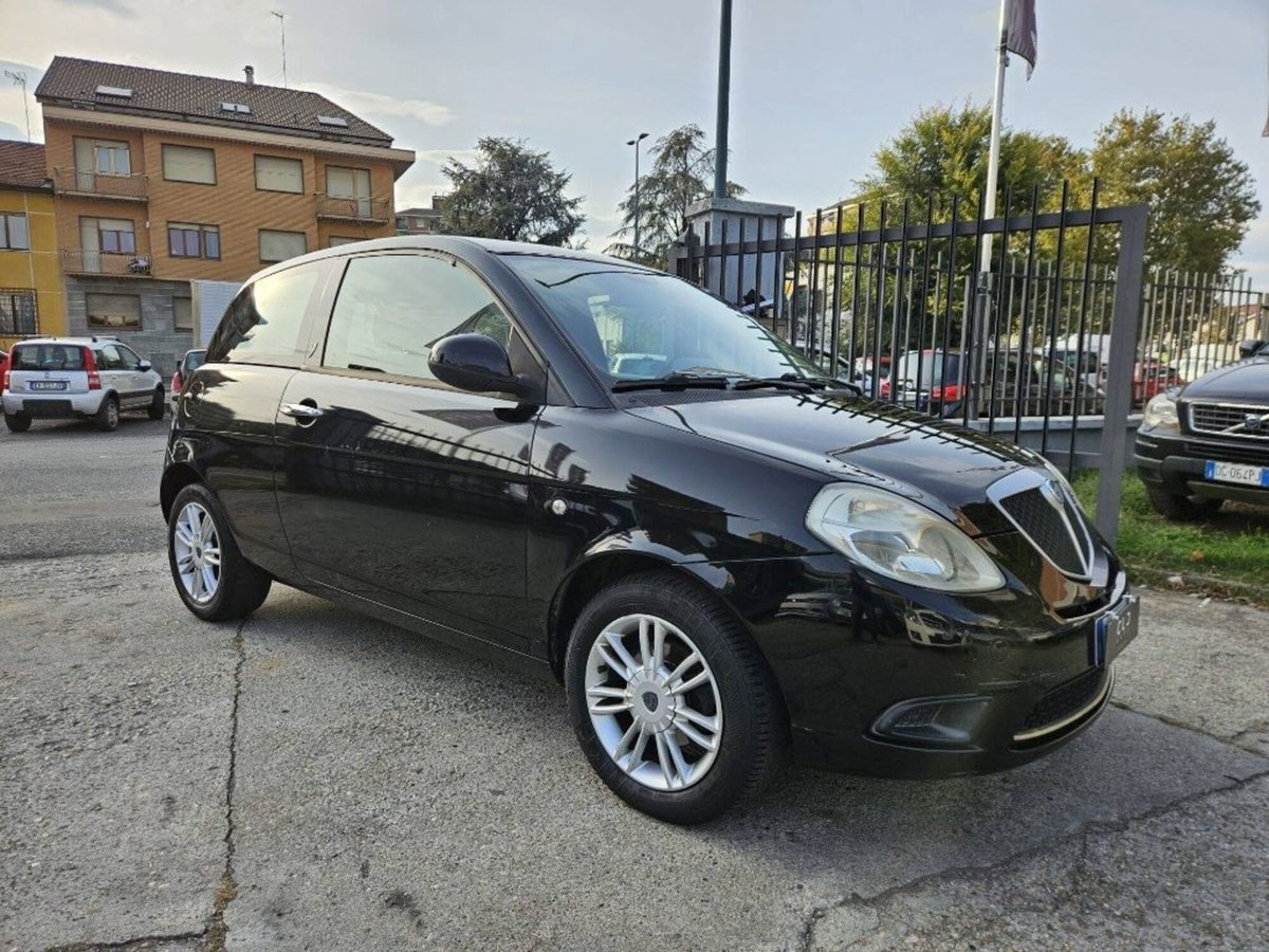Lancia Ypsilon 1.3 MJT 75 CV Argento (3)
