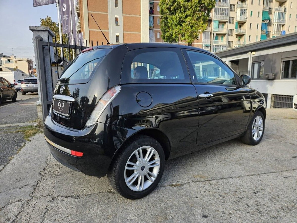 Lancia Ypsilon 1.3 MJT 75 CV Argento (4)
