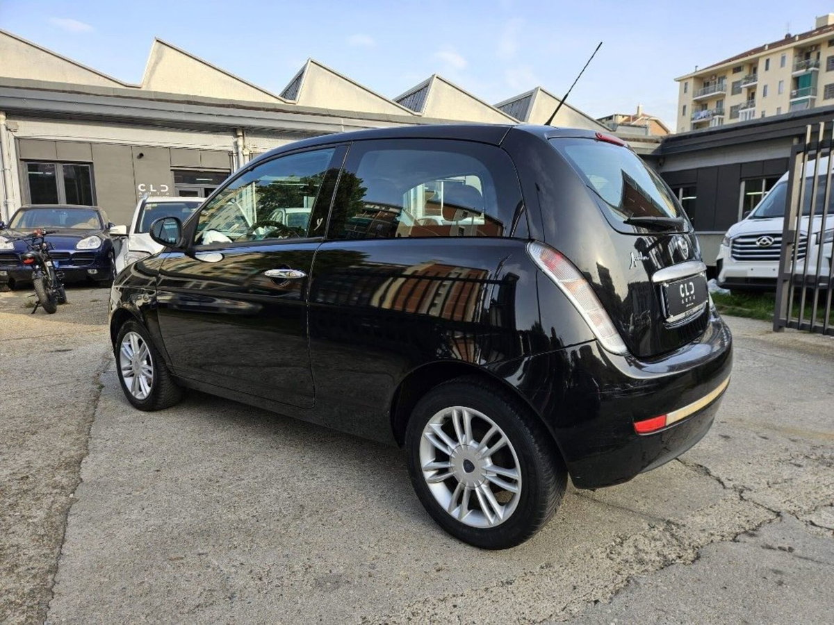 Lancia Ypsilon 1.3 MJT 75 CV Argento (6)