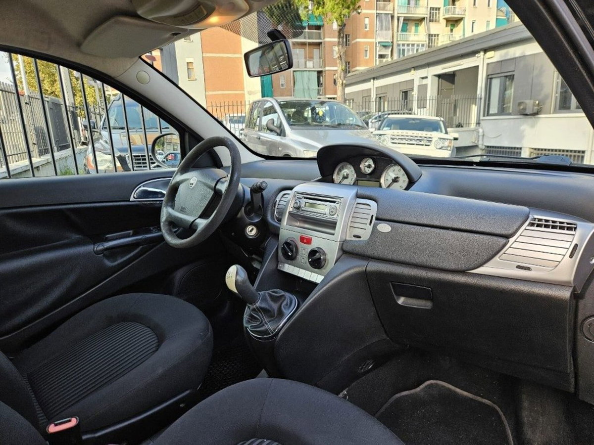 Lancia Ypsilon 1.3 MJT 75 CV Argento (9)
