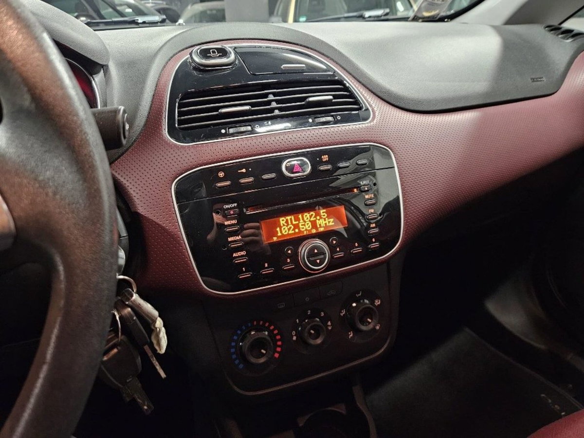 Fiat Punto Evo 1.4 5 porte Emotion GPL (13)