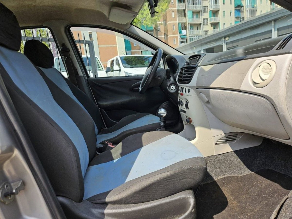 Fiat Punto 1.2i cat 5 porte (5)