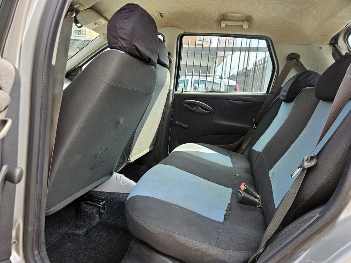 Fiat Punto 1.2i cat 5 porte (6)