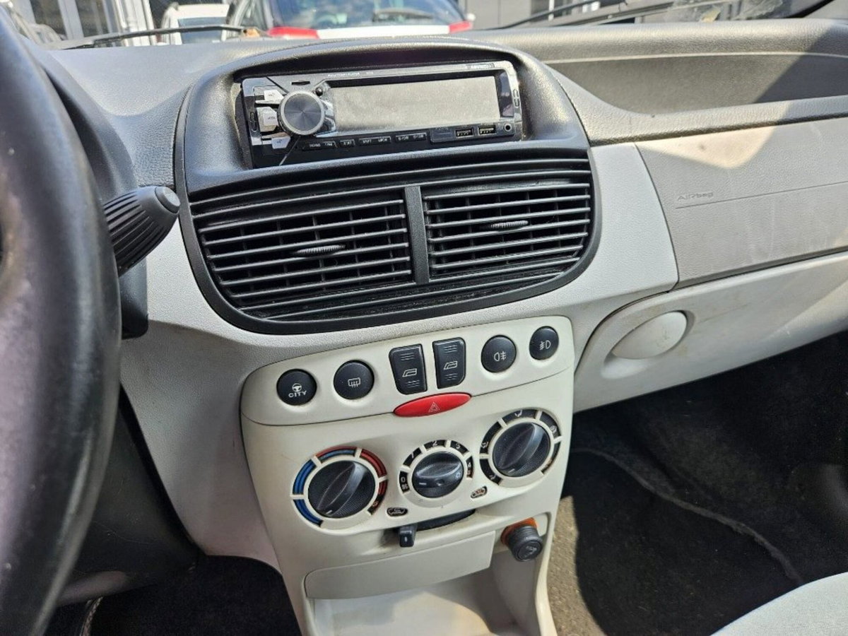 Fiat Punto 1.2i cat 5 porte (7)