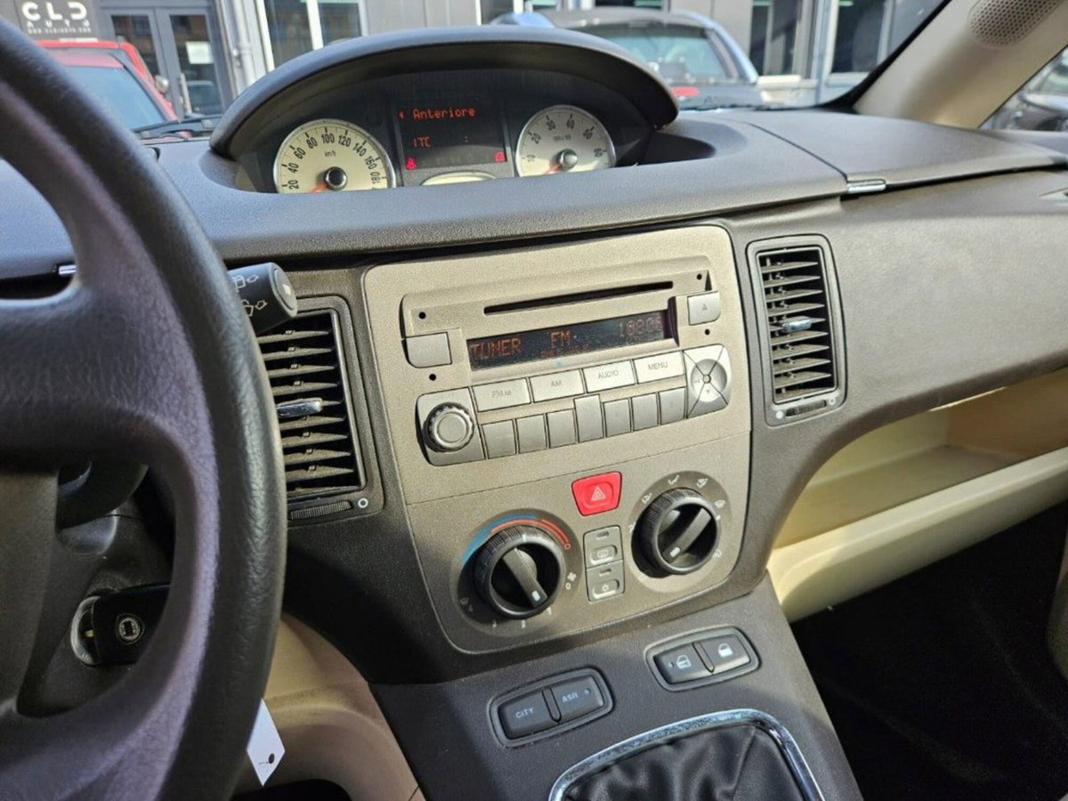 Lancia Musa 1.4 Argento (10)