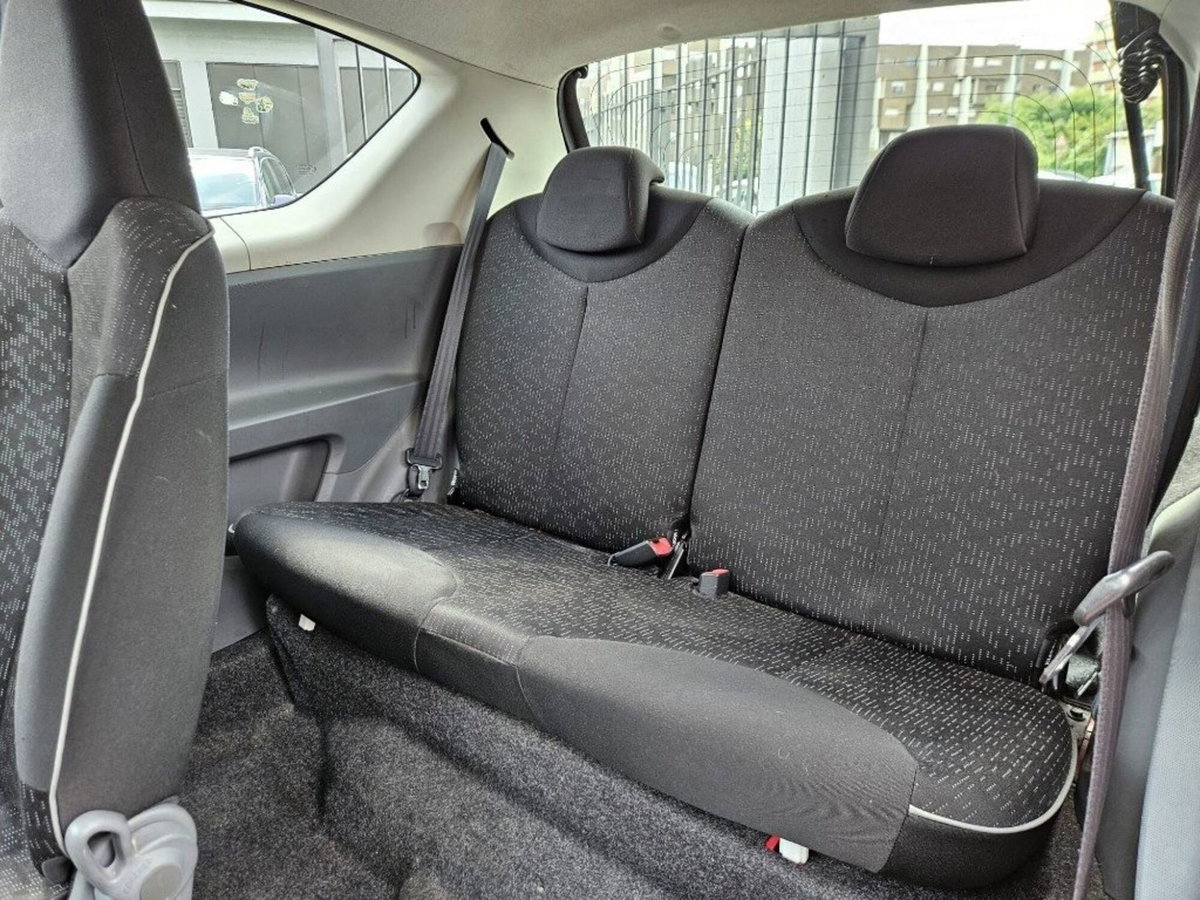 Peugeot 107 68CV 3p. Desir (9)