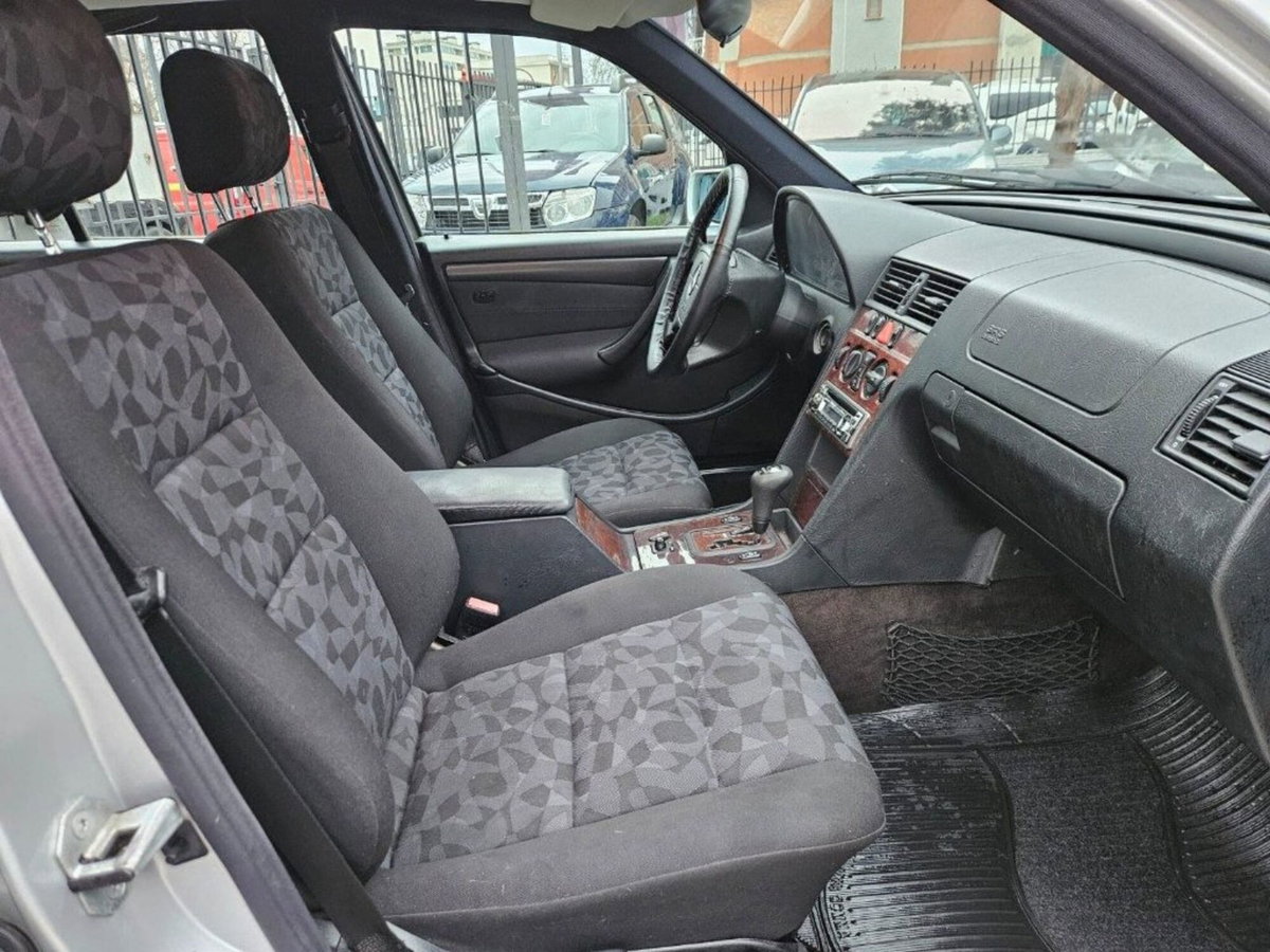 Mercedes-Benz Classe C 180 cat Classic (12)