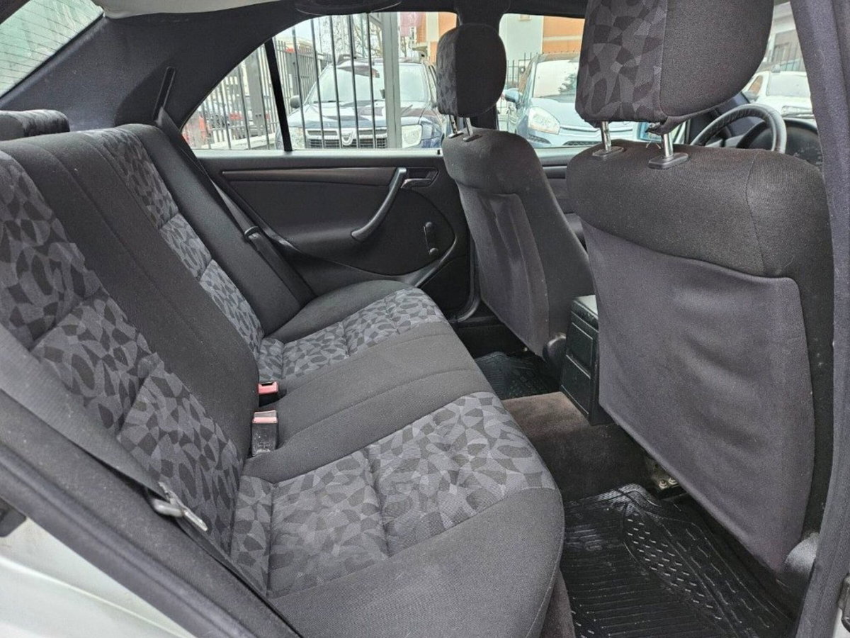 Mercedes-Benz Classe C 180 cat Classic (13)