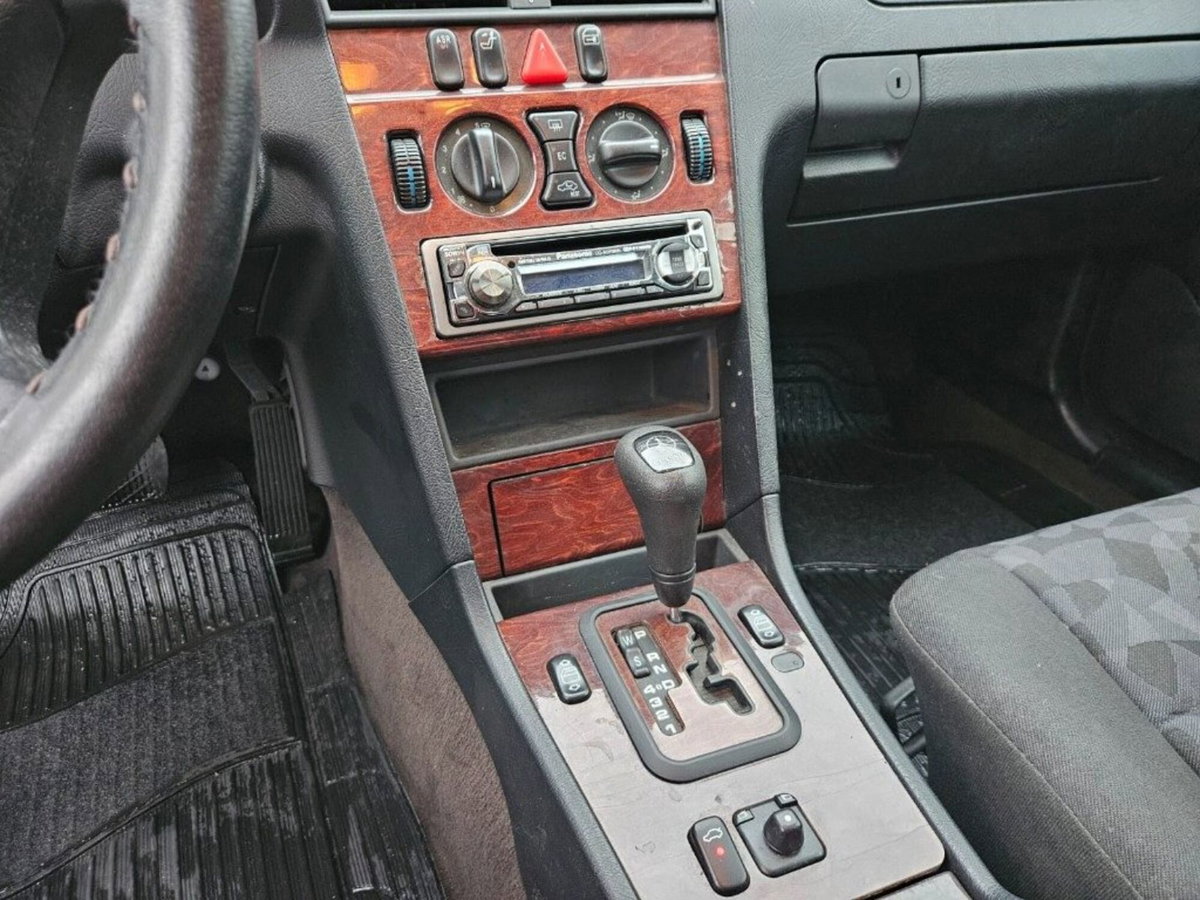 Mercedes-Benz Classe C 180 cat Classic (14)