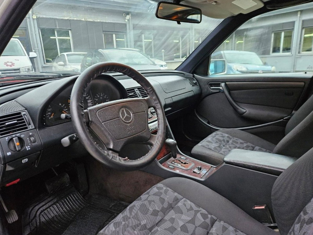 Mercedes-Benz Classe C 180 cat Classic (8)