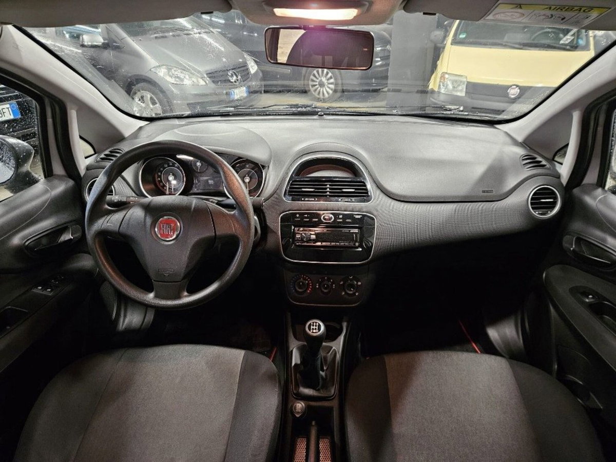 Fiat Punto 1.3 MJT II 75 CV 5 porte Young (10)