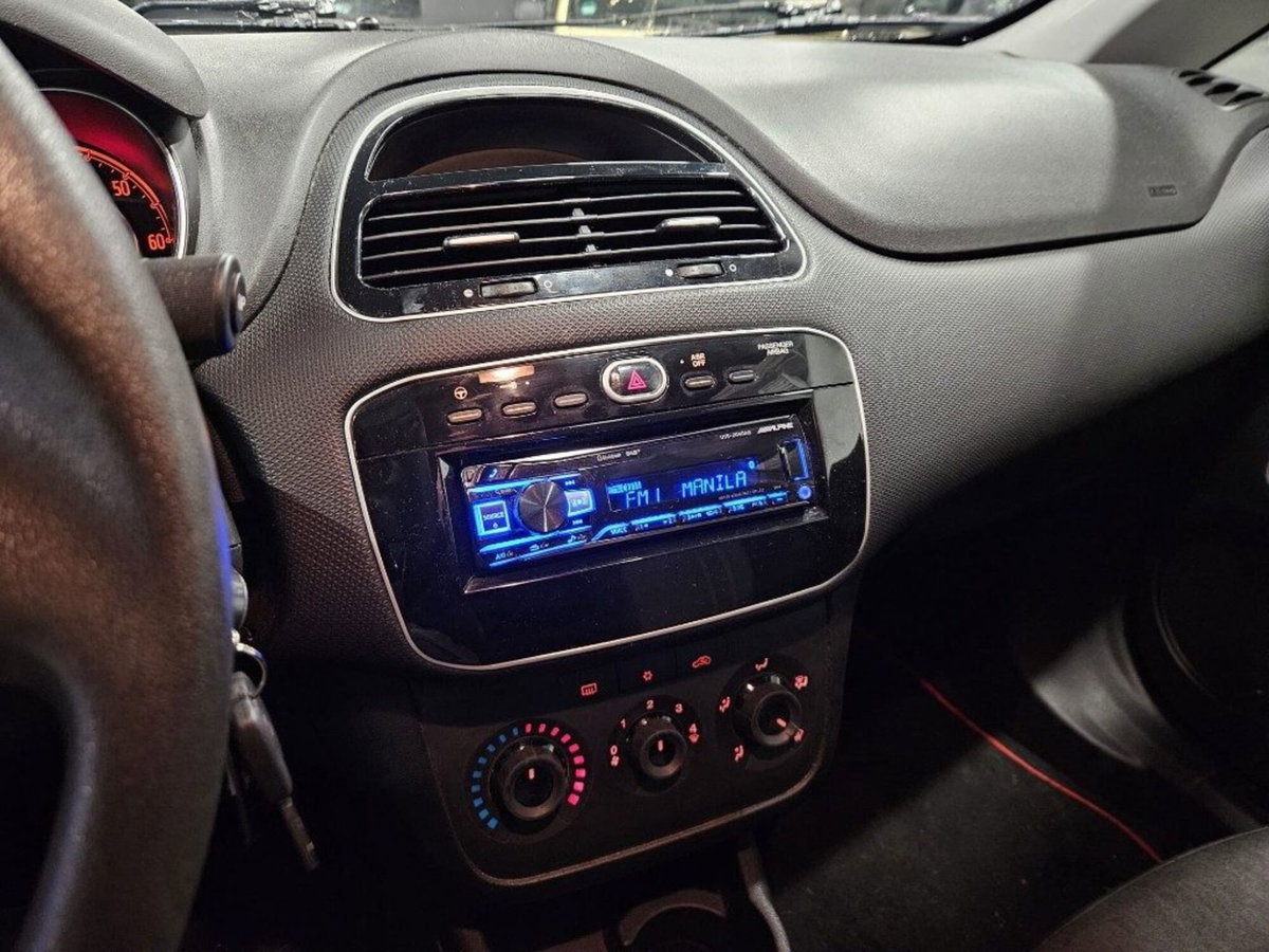 Fiat Punto 1.3 MJT II 75 CV 5 porte Young (14)