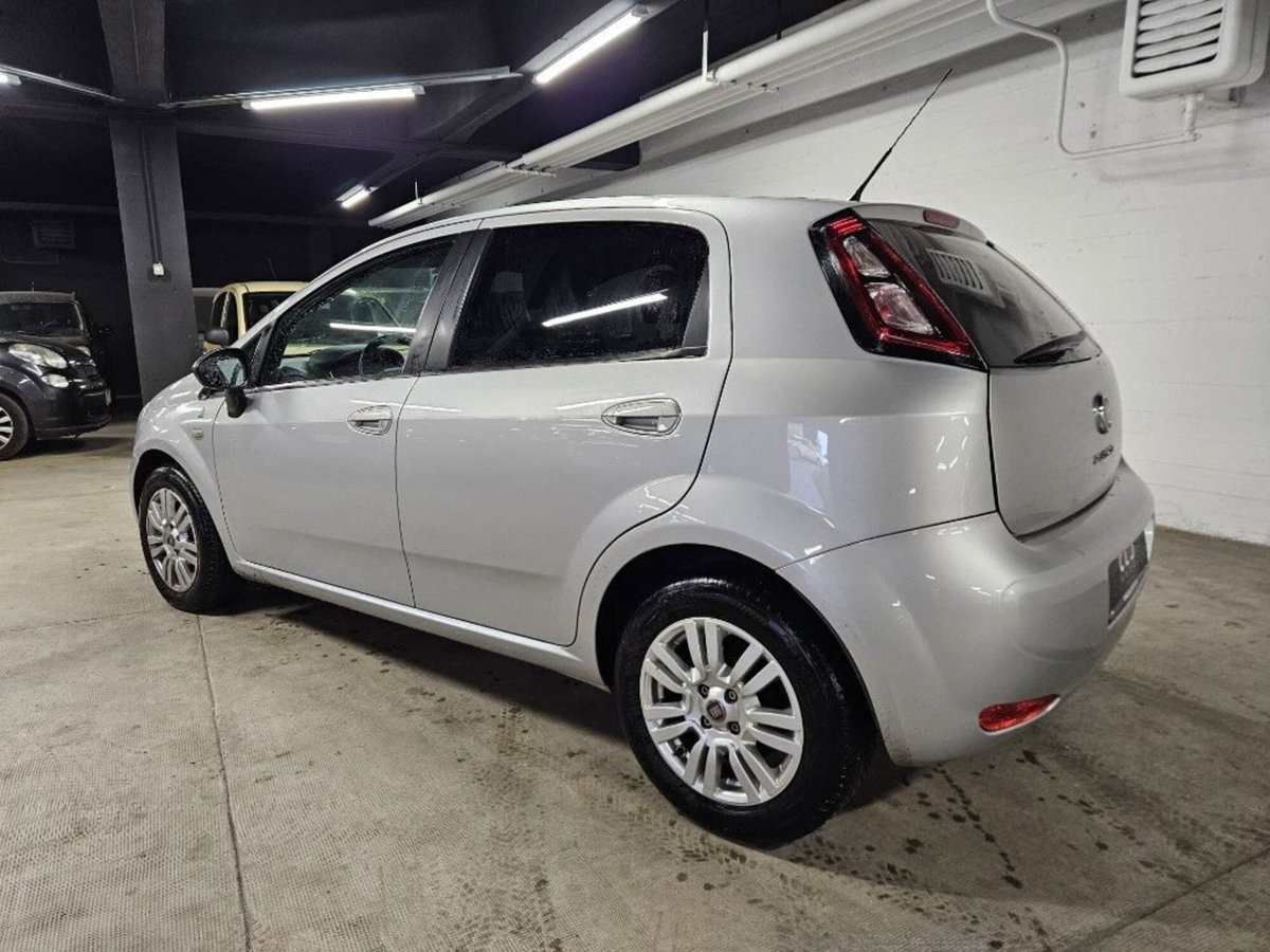 Fiat Punto 1.3 MJT II 75 CV 5 porte Young (6)