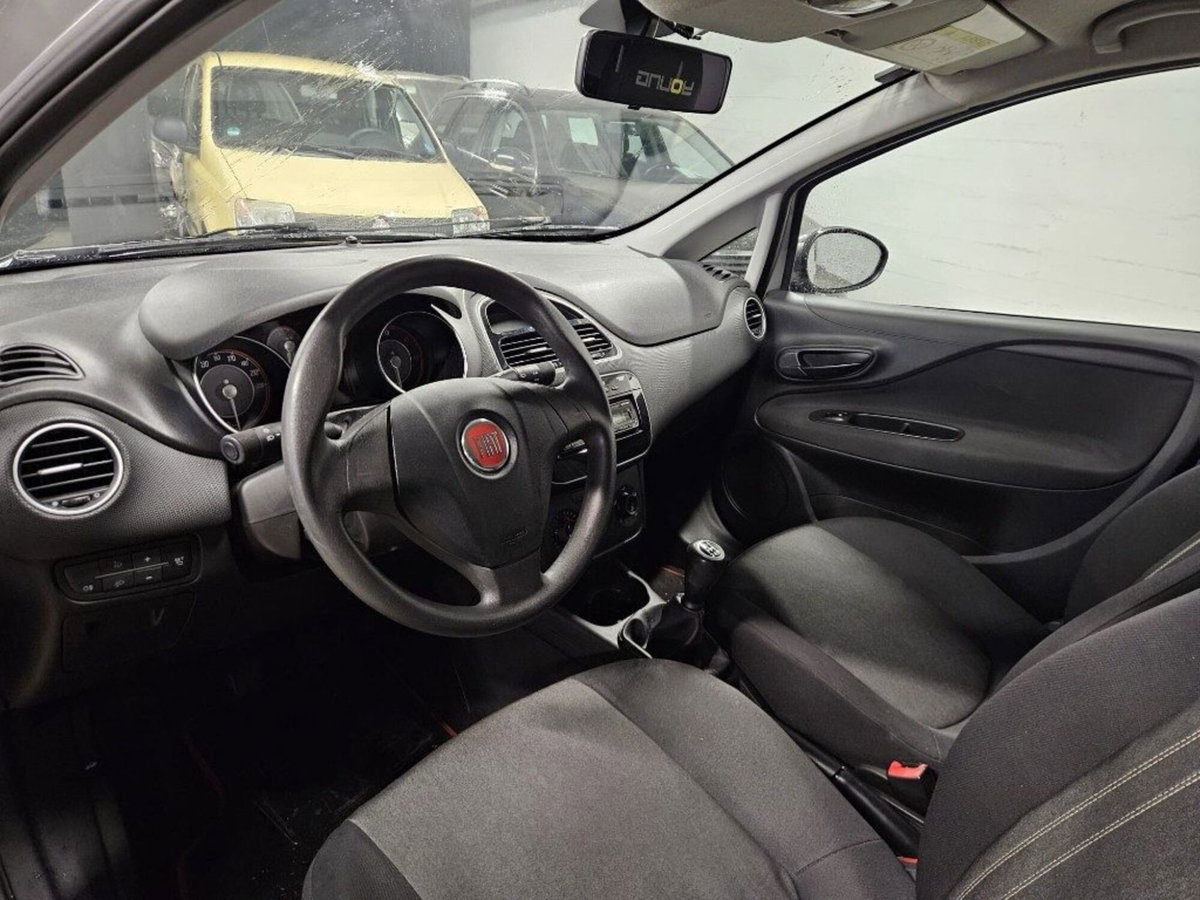 Fiat Punto 1.3 MJT II 75 CV 5 porte Young (7)