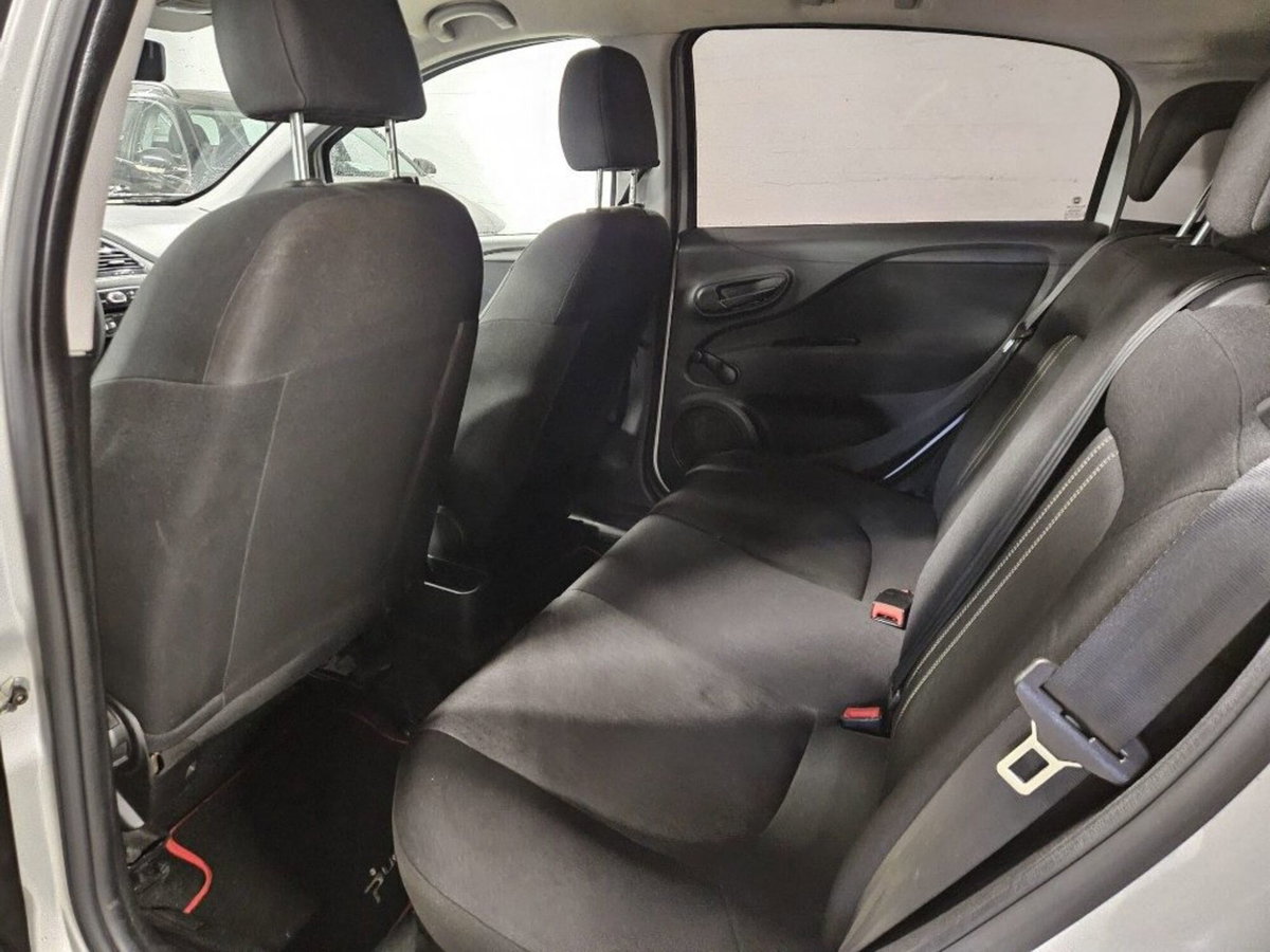 Fiat Punto 1.3 MJT II 75 CV 5 porte Young (9)