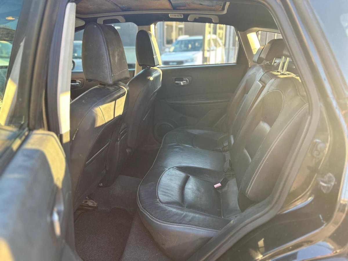 Nissan Qashqai 2.0 dCi DPF 4WD Tekna (11)