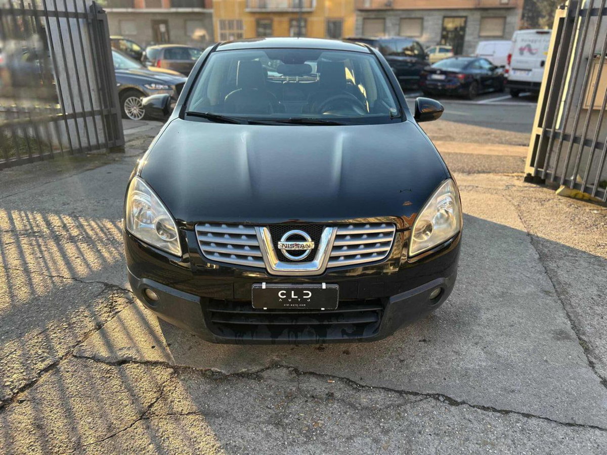 Nissan Qashqai 2.0 dCi DPF 4WD Tekna (2)