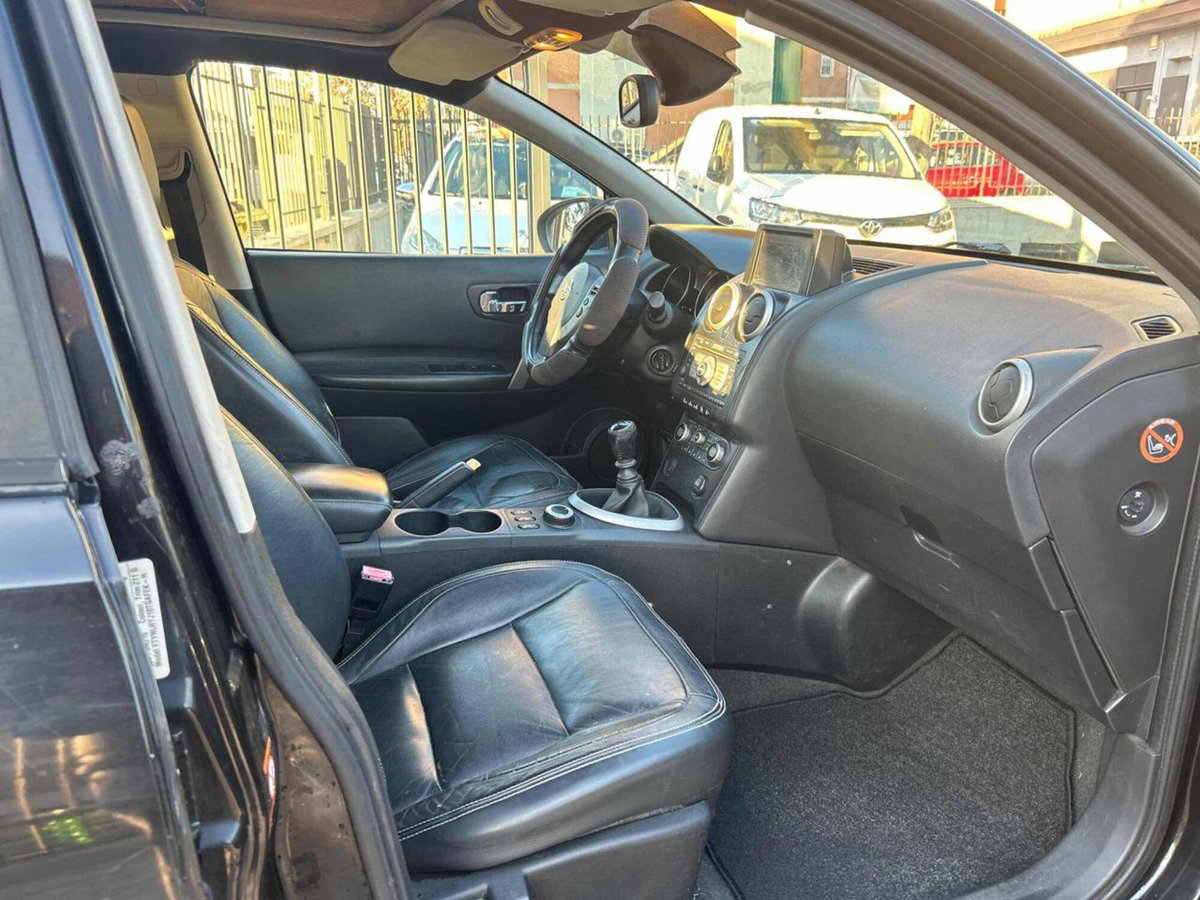 Nissan Qashqai 2.0 dCi DPF 4WD Tekna (3)