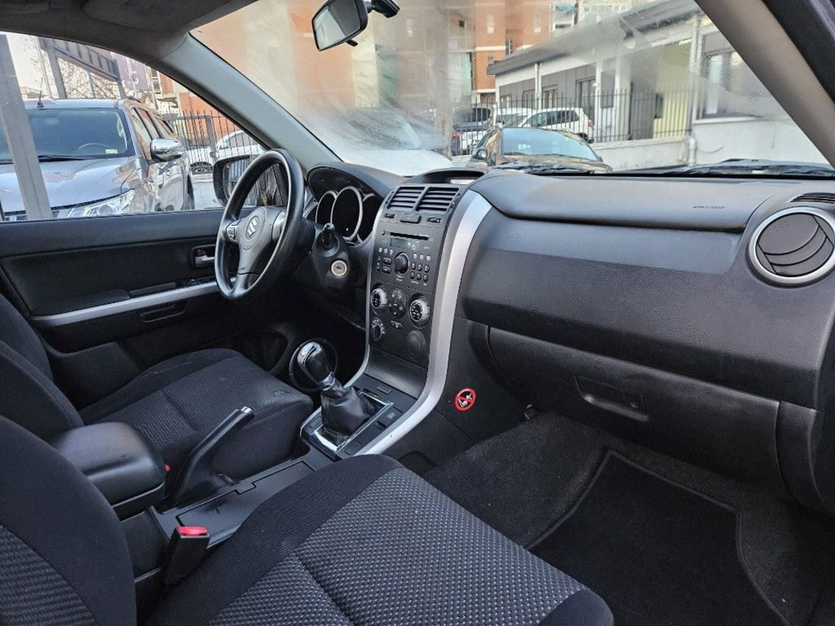Suzuki Grand Vitara 1.9 DDiS 5 porte Crossover (11)