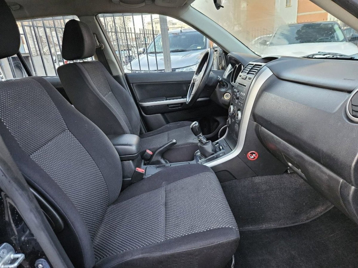 Suzuki Grand Vitara 1.9 DDiS 5 porte Crossover (12)