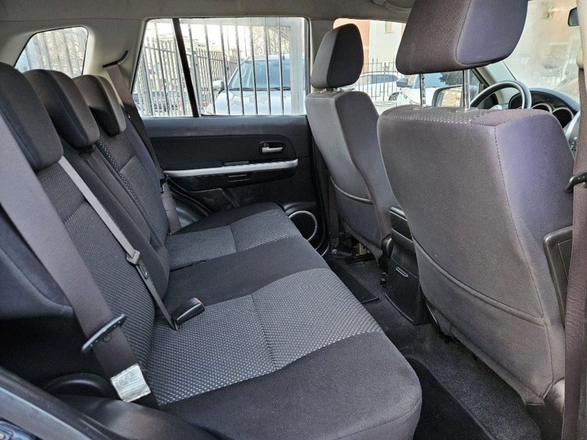 Suzuki Grand Vitara 1.9 DDiS 5 porte Crossover (13)