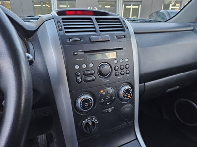 Suzuki Grand Vitara 1.9 DDiS 5 porte Crossover (14)
